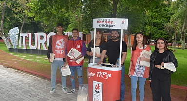 TKP Turgutlu İlçe Örgütü Atatürk Bulvarı üzerinde stand açtı