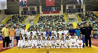 MANİSA BBSK'LI JUDOCULAR, BALIKESİR'DE 15 MADALYA KAZANDI