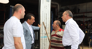 Başkan Çetin Akın Yangından Zarar Gören Esnafın Yanında