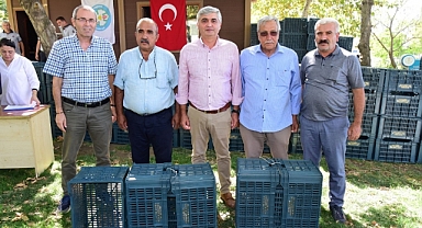 BÜYÜKŞEHİR'DEN TURGUTLULU MEYVE ÜRETİCİLERİNE 8000 KASA