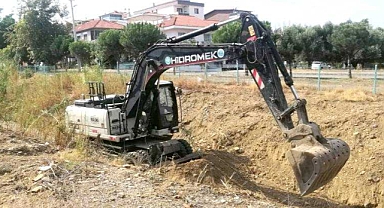 Ergenekon Mahallesinde Dere Temizliği Devam Ediyor 