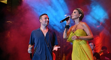 KURTULUŞ COŞKUSU OĞUZHAN KOÇ VE GÜLBEN ERGEN İLE TAÇLANDI