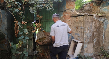 Turgutlu Belediyesi Temizlik İşleri Müdürlüğünden Çöp Ev Temizliği
