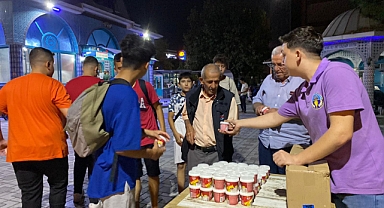 Turgutlu Belediyesinden Mevlid Kandili’nde Dondurma İkramı
