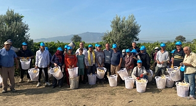 ÜZÜM HASADI YAPAN TARIM İŞÇİLERİNE EKİPMAN DESTEĞİ