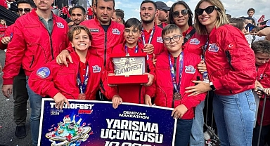 BİLİM YUNUSEMRE DENEYAP ÖĞRENCİLERİNE SELÇUK BAYRAKTAR VE SANAYİ BAKANINDAN ÖDÜL