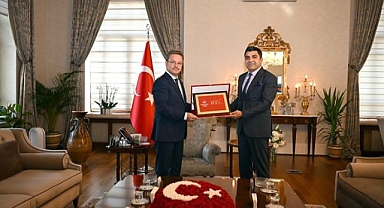 Manisa Bahçeşehir Kolejinden Vali Ünlü’ye ‘Hayırlı Olsun’ Ziyareti 