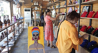 ÖZEL ÖĞRENCİLERİN EL EMEĞİ ÜRÜNLERİ ÜRETEN ELLER MAĞAZALARINDA