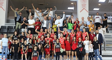 Potada Gülen Taraf Turgutlu Belediyesi Kadın Basketbol Oldu