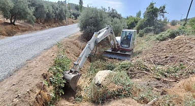 Taşkın Tehlikesine Karşı Dere Temizlikleri Sürüyor