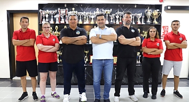 Turgutlu Belediyesi Kadın Voleybolda Son İmza Antrenörlerle Atıldı