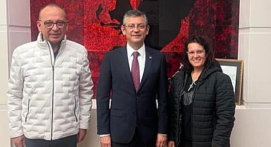 Başkan Akın ve eşinden CHP Genel Başkanı seçilen Özel'e ziyaret