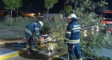 Büyükşehir ve Maski Ekipleri Gece Gündüz Fırtına ve Yağış Mesaisinde