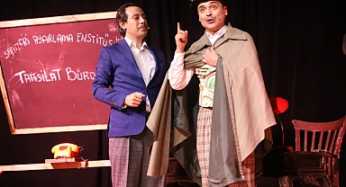 Turgutlu’da “Saatleri Ayarlama Enstitüsü” Oyunu Büyük Beğeni Topladı