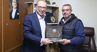 Başkan Çetin Akın’dan Eski Meclis Üyelerine Teşekkür Plaketi