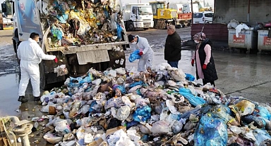 Altınlarını Dalgınlıkla Çöpe Atan Ailenin Yardımına Yunusemre Koştu
