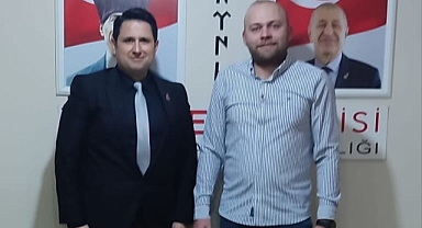 İyi Partiden istifa eden Şehzadeler Belediye Meclis Üyesi Mehmet Öztürk Zafer Partisine katıldı. 