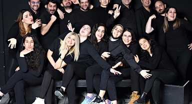 AKM Yetişkin Tiyatro Ekibi, “Bende Anahtar Vardı” Oyunuyla Sahnede