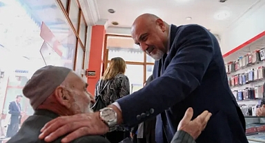 İYİ Partili Özcan'ı vatandaşlar bağrına bastı