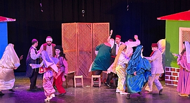 ‘KAYNANA’ HUZUREVİ SAKİNLERİ İÇİN SAHNELENDİ