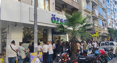 Turgutlu'da İndirimi duyan koştu