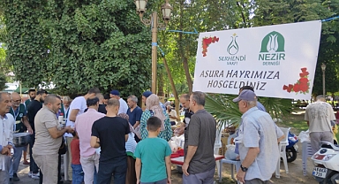 Serhendi vafkı ve Nezir Derneği Muharrem Ayı nedeniyle aşure dağıttı