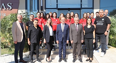 Turgutlu Belediyesi Kadın Voleybol Takımının Göğüs Sponsoru Mirnas Bahçeşehir Turgutlu Oldu
