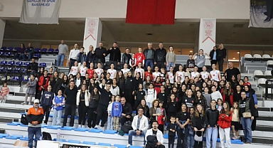 Turgutlu Belediyesi Kadın Voleybol Takımı Rakibine Geçit Vermedi