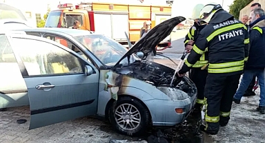 Turgutlu'da hastane önünde park halindeki otomobil yandı!