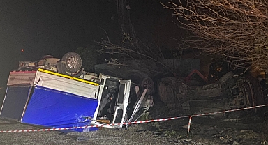 Turgutlu Feci kaza: kamyonet ile hafif ticari araç  çarpıştı: 1'i ağır 6 yaralı