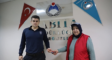 Turgutlu'da temizlik görevlisinden örnek davranış!