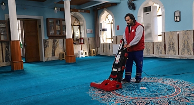 Temizlik İşleri Müdürlüğü Ekiplerinden Ramazan Temizliği: Camiler İlk Teravihe Hazır