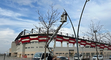 Turgutlu Belediyesi Caddeleri Daha Güzel Bir Görünüme Kavuşturuyor