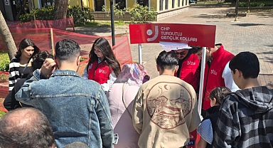 Turgutlu’da İmamoğlu’na imza kampanyasına yoğun ilgi