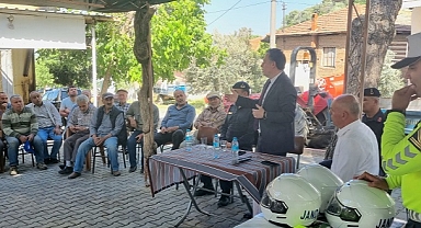 Turgutlu'da Çiftçilere Traktörleri İçin Refkektör Dağıtıldı