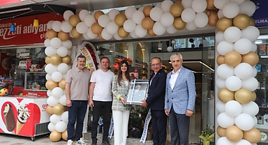 Turgutlu'nun yeni gözlük mağazası Essa Optik açıldı