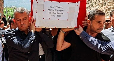 Manisa'nın Gördüğü En Büyük Cenaze: On Binler Başkan Zeyrek İçin Meydanları Doldurdu