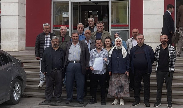İYİ Parti Turgutlu İlçe Başkanı Özgür Seyhan mazbatasını aldı