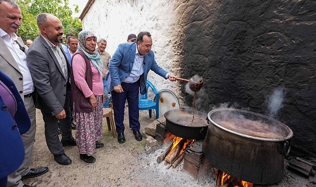Manisa'nın Gururu Başkan Dutlulu, pekmez kaynattı
