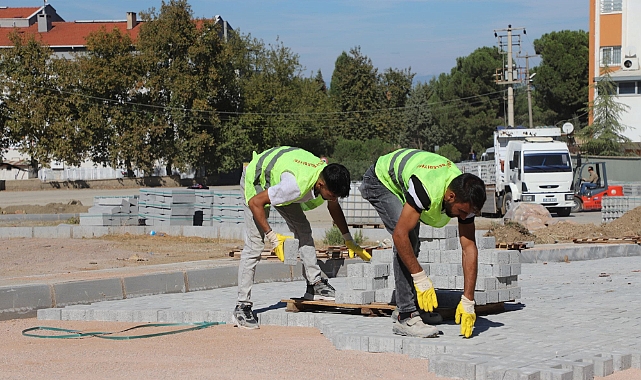 Turgutlu Belediyesi Fen İşleri Müdürlüğü Ekipleri Eş Zamanlı Çalışmalarını Sürdürüyor