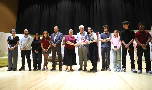 Turgutlu'da Tiyatro Oyunu İzleyicilerin Büyük Beğenisini Topladı