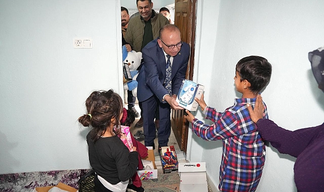 Başkan Çetin Akın Çocukları Sevindirdi