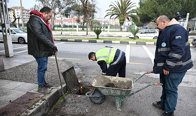 Büyükşehir ve MASKİ Ekipleri Yağışa Karşı Sahada