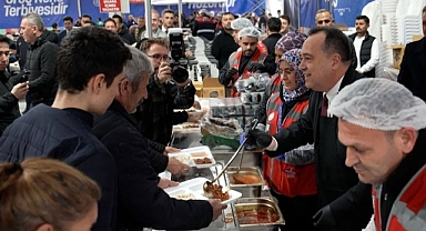 Başkan Besim Dutlulu Binlerce Manisalıyla İftar Sofrasında Buluştu