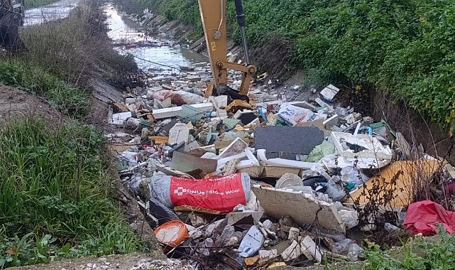 Manisa'da Bozköy Deresi'nde 150 Kamyonluk Dev Temizlik