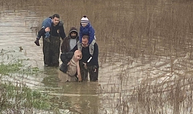 Selde Mahsur Kalanların İmdadına Büyükşehir İtfaiyesi Yetişti