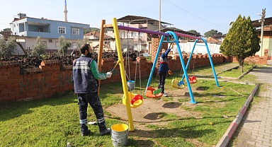 Turgutlu Belediyesi Park ve Bahçeler Müdürlüğü Ekipleri Kenti Güzelleştirmeye Devam Ediyor